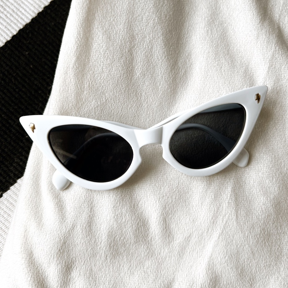 White Vintage Style Cat Eye Sunglasses
